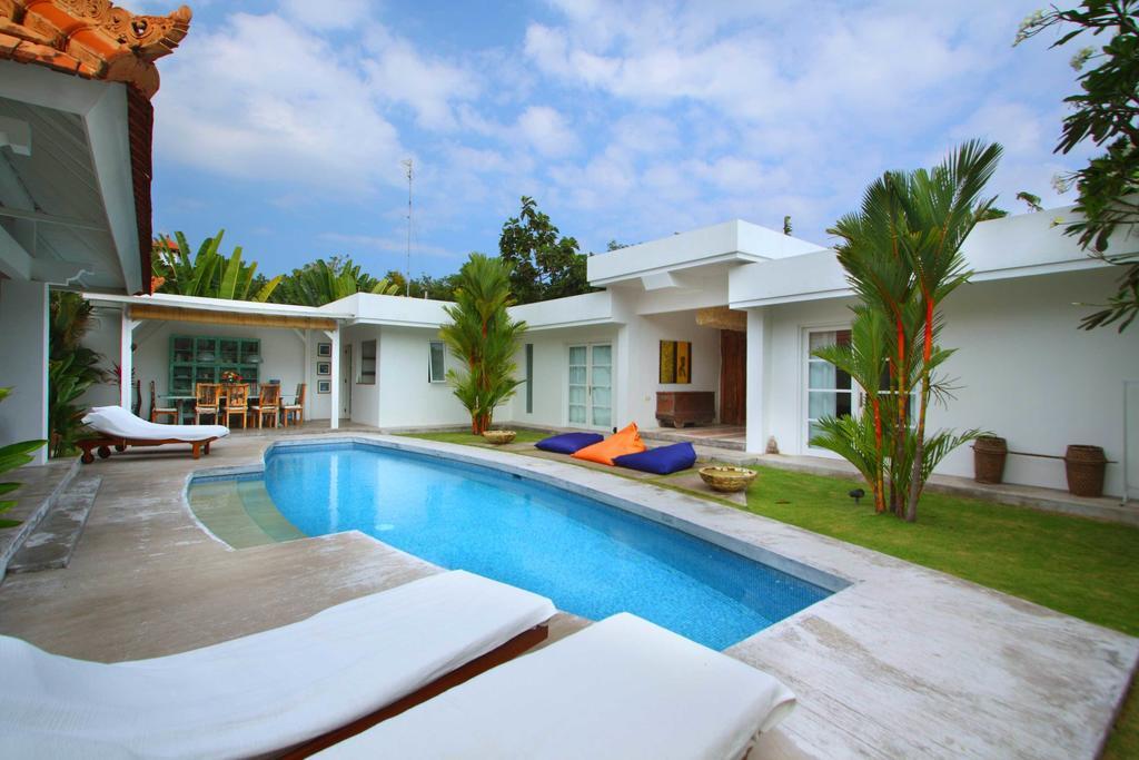 Villa Mutiara Putih By Optimum Bali Villas Seminyak  Room photo